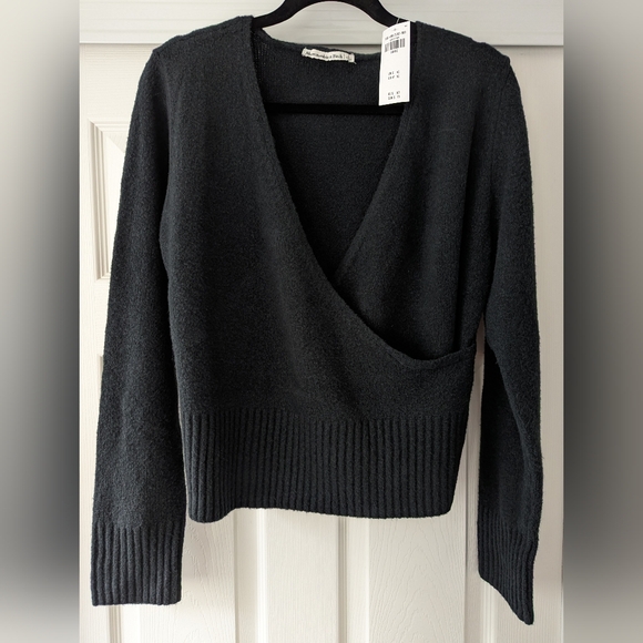 NWT Abercrombie&Fitch black sweater top (size L) - Picture 1 of 4
